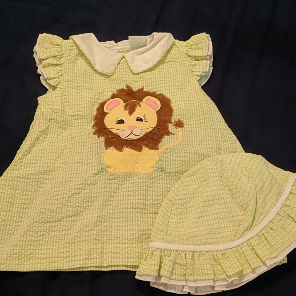 EUC lion applique seersucker dress size 6 mo